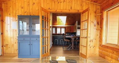 Cozy 3-bedroom cabin in charming Crosslake with WiFi and AC
