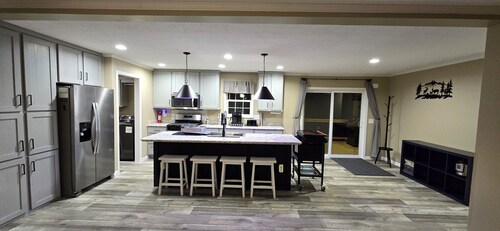 Country 3-bed house with WiFi and AC in welcoming Swain, near Letchworth Park!