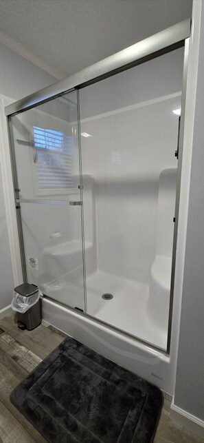 Shower, hair dryer, towels, soap - Country 3-bed house with WiFi and AC in welcoming Swain, near Letchworth Park! (Dalton)