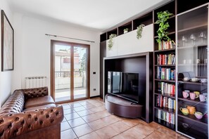 Smart TV, books - Live Rome, feel at home: large apartment near the metro and St. Peter's. (Roma)
