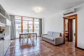 Smart TV, books - Live Rome, feel at home: large apartment near the metro and St. Peter's. (Roma)