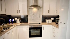 Private kitchen - The Horncliffe Hot Tub House (Blackpool)