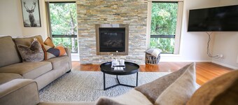 Alpine Nest - sunny retreat close to town