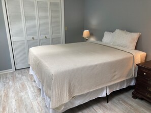 1 bedroom, iron/ironing board, WiFi, bed sheets - Cozy One Bedroom Apartment Centrally Located in Southbury (Southbury)