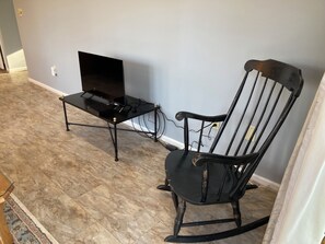 Interior - New One Bedroom Apartment Centrally Located in Southbury (Southbury)