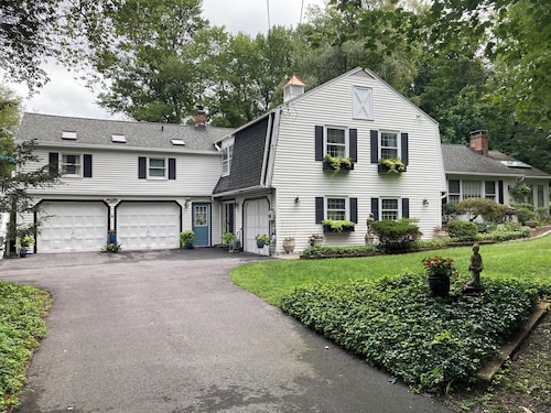 New One Bedroom Apartment Centrally Located in Southbury