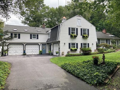 New One Bedroom Apartment Centrally Located in Southbury