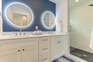 Bathroom - Pet Friendly Quiet Neighborhood Near S. Lamar (Austin)
