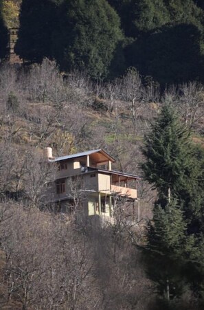 Exterior - Charming 3-Bedroom Farmhouse in the Countryside (Naggar)