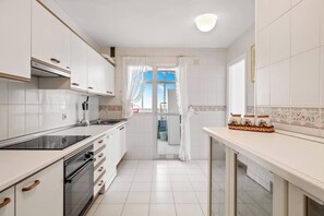 Fridge, microwave, oven, dishwasher - *Amazing 3Br, 2 Bath Apart., Close to the Sea* (Fuengirola)