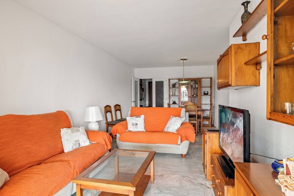 Unclassified image, 1 of 18, button