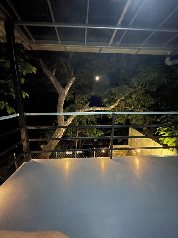 Property grounds - 3-bedroom house in charming Tree House Concept ,Coatepeque with WiFi, AC (Coatepeque)