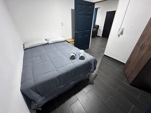 3 bedrooms, WiFi, bed sheets - 3-bedroom house in charming Tree House Concept ,Coatepeque with WiFi, AC (Coatepeque)