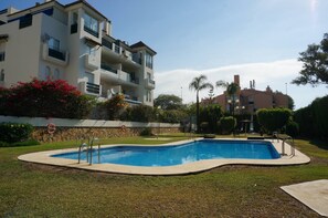 Unclassified image, 3 of 38, button