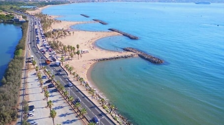 Beach. 50m2 in a quiet central location, close to sea and market