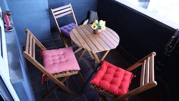 Deluxe Apartment, Garden View | Balcony