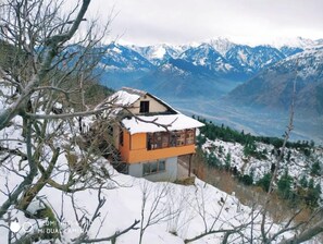 Exterior - Apple farm stay with A Breathtaking views

 (Naggar)