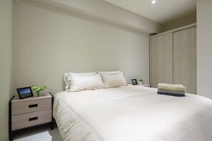 4 bedrooms, desk, travel cot, free WiFi