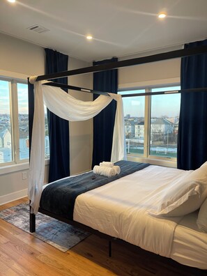 4 slaapkamers, een strijkplank/strijkijzer, reisbedje, wifi