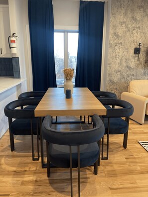 Dining - 4br 5ba w/4 Car Parking, Bonus Rm+ B.Yard-NYC/EWR (East Newark)
