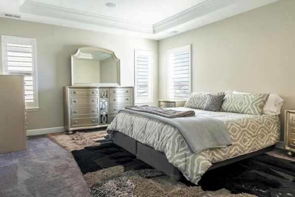 5 bedrooms, iron/ironing board, WiFi, bed sheets