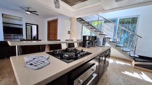Micro-ondes, four, plaque de cuisson, lave-vaisselle