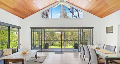 Redgum Treehouse - Luxury home in wine country!