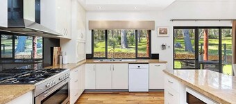 Redgum Treehouse - Luxury home in wine country!