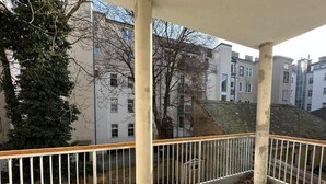 Property grounds - Cozy-5 person apartment in Vienna 6- monthly stays only (Wien)