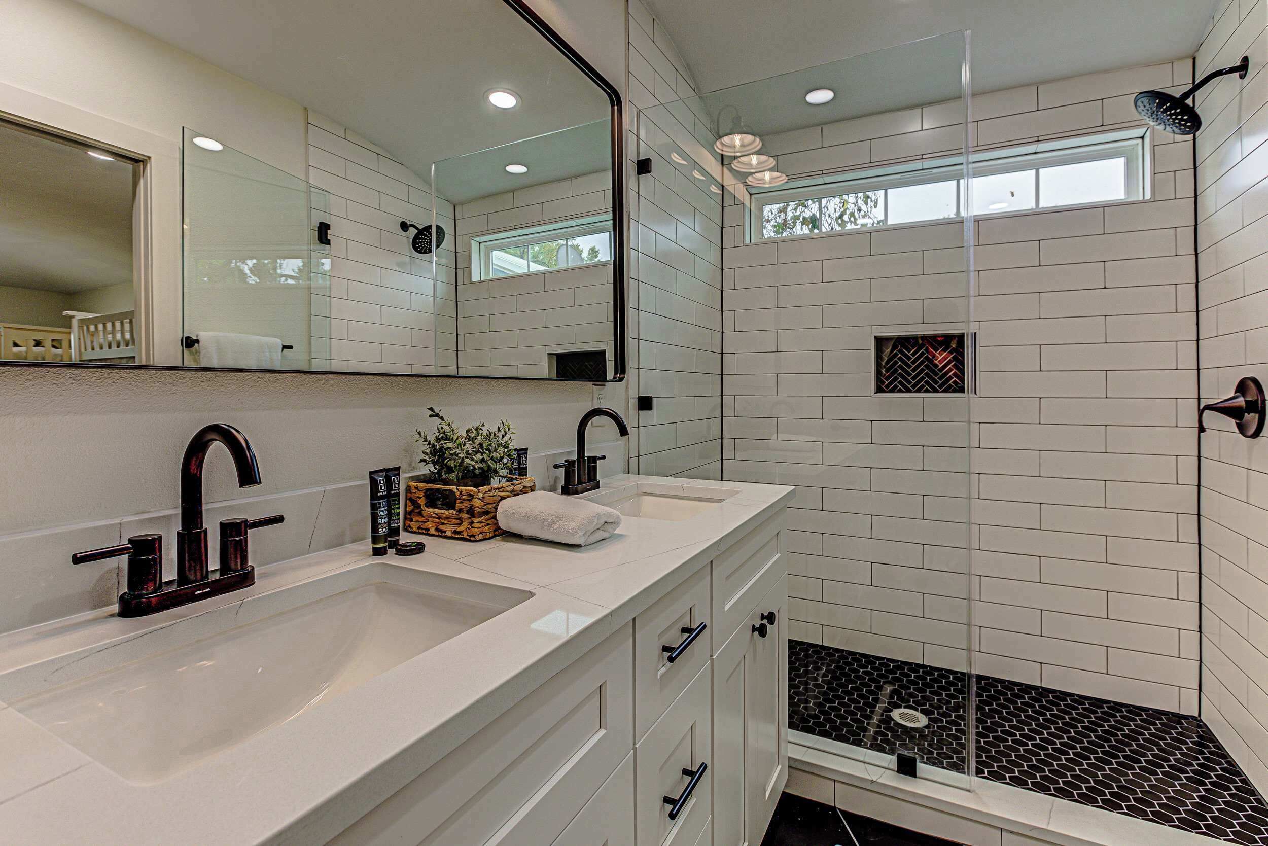 House, Multiple Beds, Patio (Triple L) | Bathroom | Hair dryer, towels