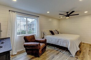 4 bedrooms, individually decorated, individually furnished, desk - Triple L! Waterfront w/ Private Boat Dock! (Kingsland)