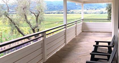 Luxury 2-br cottage on 30-acre vineyard property in enchanting Healdsburg