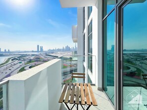 Property grounds - Luxury 1B with Balcony & partial Burj Khalifa view (Dubai)