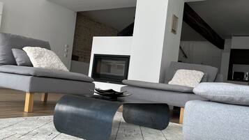 Een smart-tv en een open haard