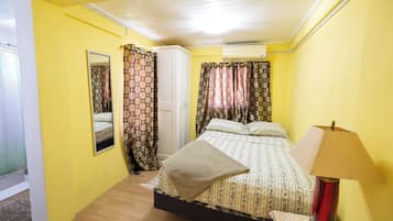 1 habitación, tabla de planchar con plancha, wifi y ropa de cama