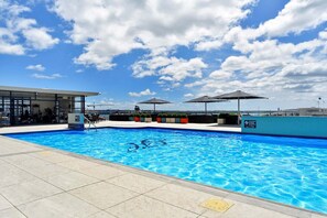Indoor pool, a heated pool - Heritage Penthouse with Rooftop Pool & Balcony (Auckland)