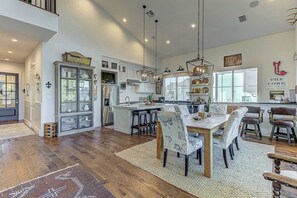 Casa, diversos llits, pati (Twisted T) | Servei de restauració