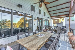 Outdoor dining - Immaculate Waterfront Home for 16 w/ Private Dock! (Kingsland)