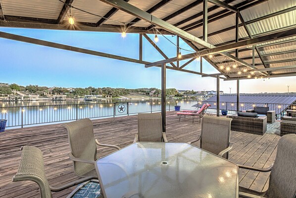 ハウス ベッド (複数台) パティオ (Twisted T) | 部屋からの景観