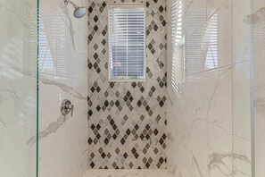 House, Multiple Beds, Patio (Twisted T) | Bathroom | Deep-soaking bathtub, hair dryer, towels - Immaculate Waterfront Home for 16 w/ Private Dock! (Kingsland)