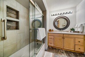 Shower, hair dryer, bidet, towels - Newly Remodeled Mountain Cabin w/ Epic Views, A/C, Optional Hot tub, 2 Kitchens (Durango)
