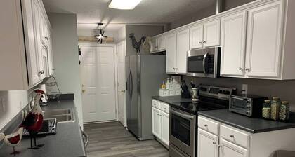 Charming 2-bedroom townhome with High Speed wifi and smart TV’s in Radcliff