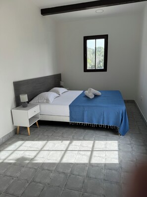 2 bedrooms, iron/ironing board, WiFi, bed sheets - VACATIONS BY THE SEA (Le Lavandou)