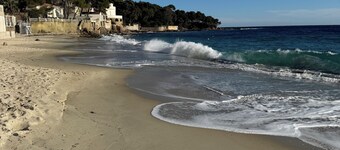 VACATIONS BY THE SEA