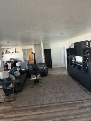 Smart TV, DVD player, stereo