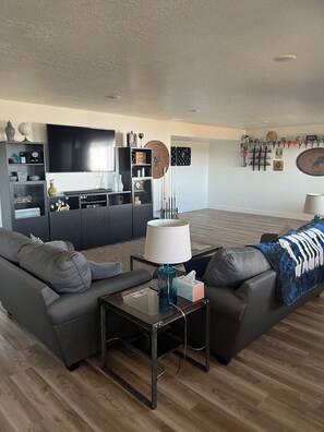 Smart-TV, DVD-Player, Stereoanlage