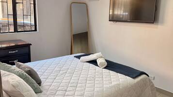 3 bedrooms, iron/ironing board, free WiFi, wheelchair access