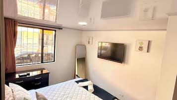 3 bedrooms, iron/ironing board, free WiFi, wheelchair access