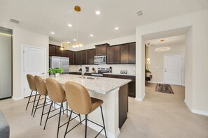 Fridge, microwave, oven, stovetop - Amazing 5 Bed Townhome with Game Room and Splash Pool-1269BID (Clermont)