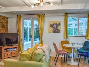 TV - 2 bedroom accommodation in Fowey (Fowey)